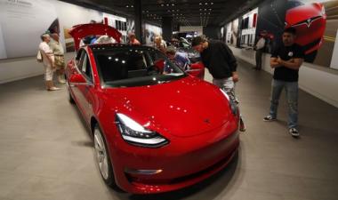 Tesla makes another profit - Chief Financial Officer resigns