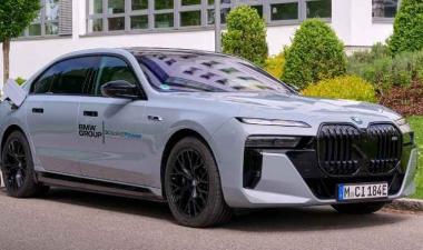 BMW i7 Solid-State EV